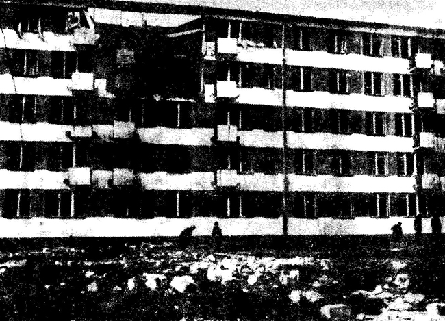 Взрыв газа на 5 этаже 5-этажного крупнопанельного жилого дома в микрорайоне Брудно в г. Варшаве (Польша)